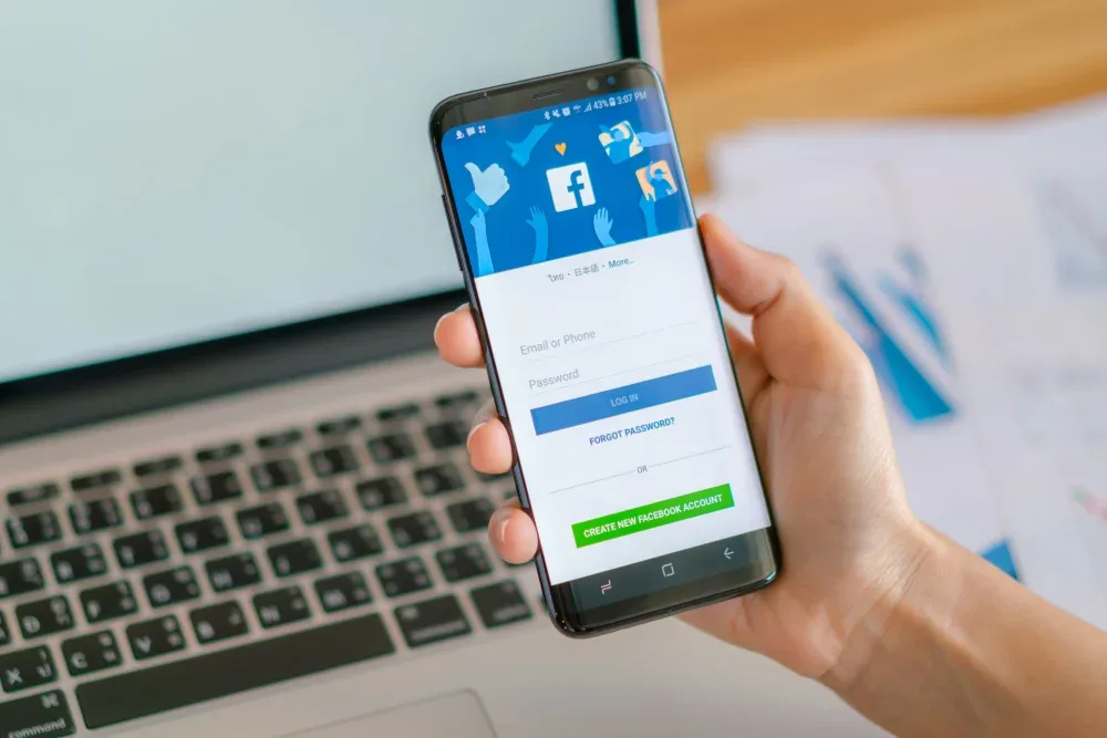Cara Pasang Loker Gratis di Facebook & Alternatif yang Lebih Efektif